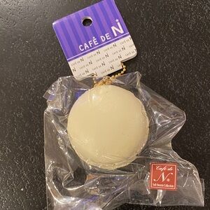 NIC Cafe De N cream colored macaron squishy toy